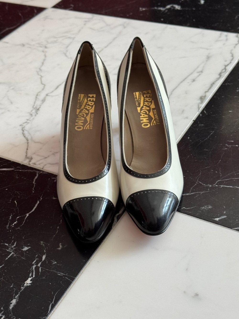 NEW Salvatore Ferragamo Vintage SPECTATOR Pumps Black White 10 AA Extra Narrow - Picture 10 of 16